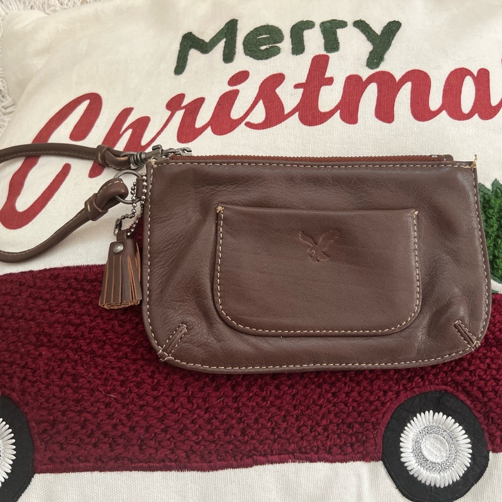 American Eagle Outfitters Wristlet Clutch Purse/Case Genuine Leather